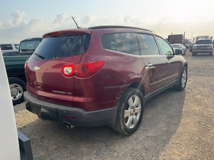 2010-chevrolet-traverse-image-8