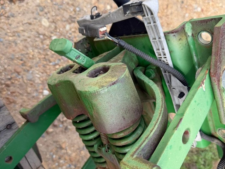 #2666-•-lot-of-(12)-john-deere-max-emergexp-planter-units-inv#2666-image-10