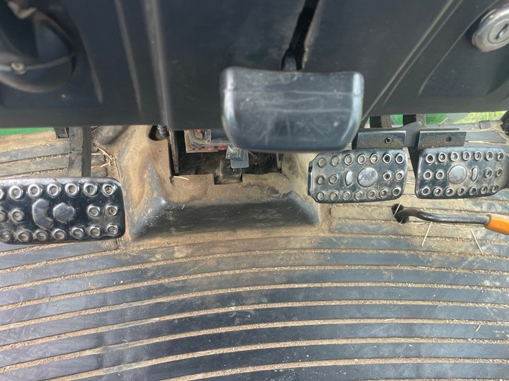 2004-john-deere-5520-image-45