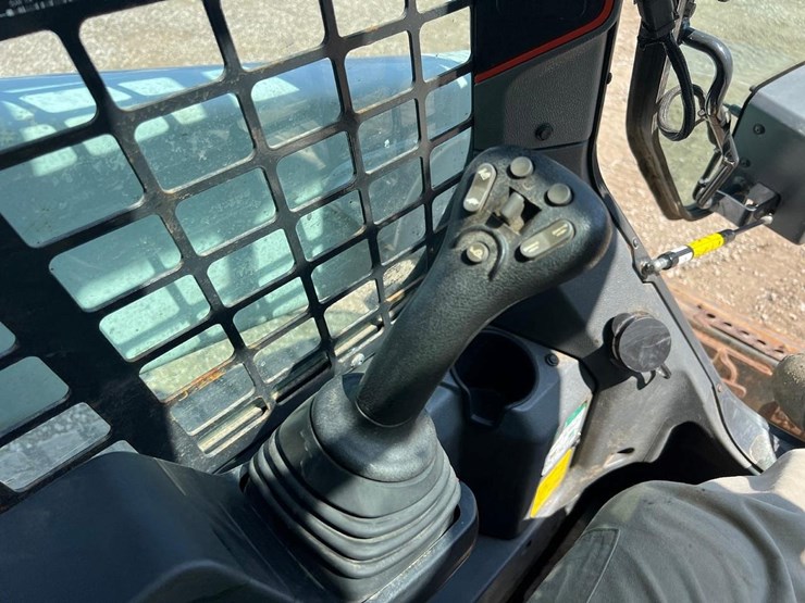 2022-bobcat-t76-image-25