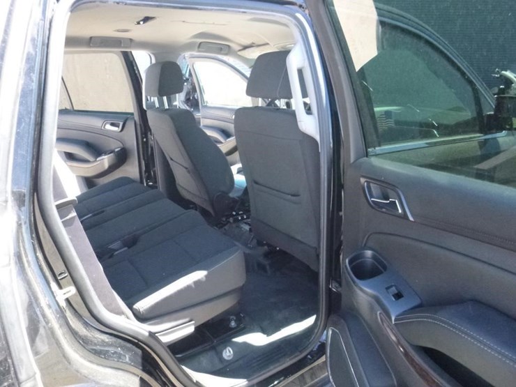 2016-chevrolet-tahoe-image-8