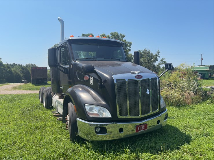 2017-peterbuilt-567-model-image-8
