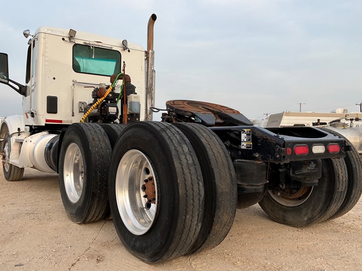 2020-peterbilt-567-image-6