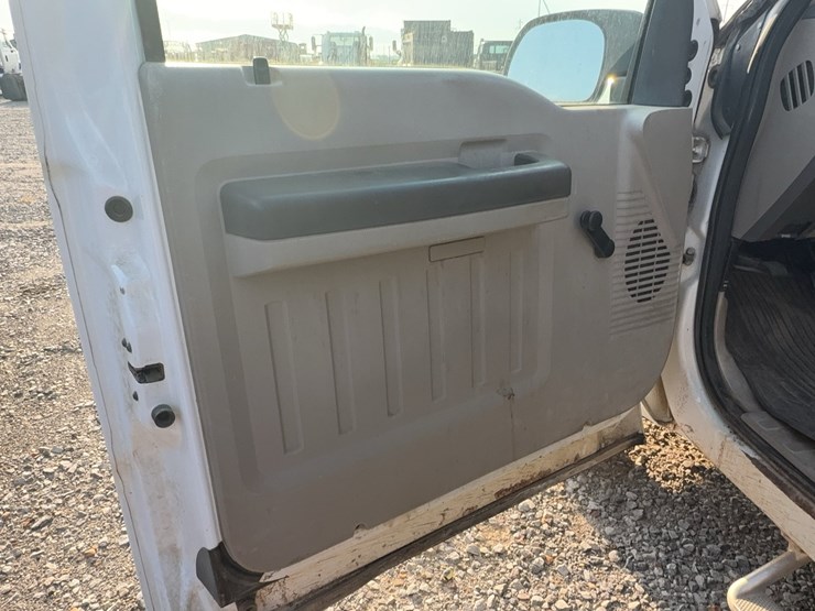 2008-ford-f250-image-31