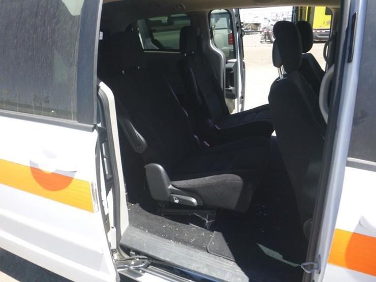 2014-dodge-grand-caravan-image-8