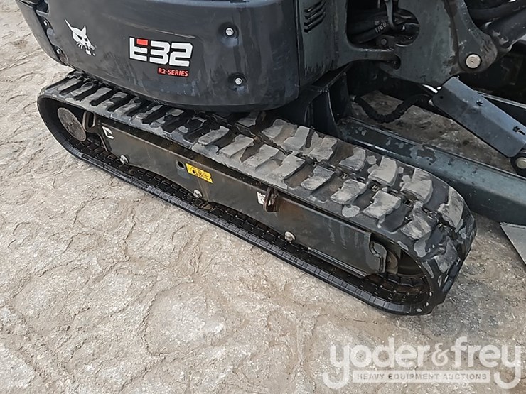 2022-bobcat-e32-image-13