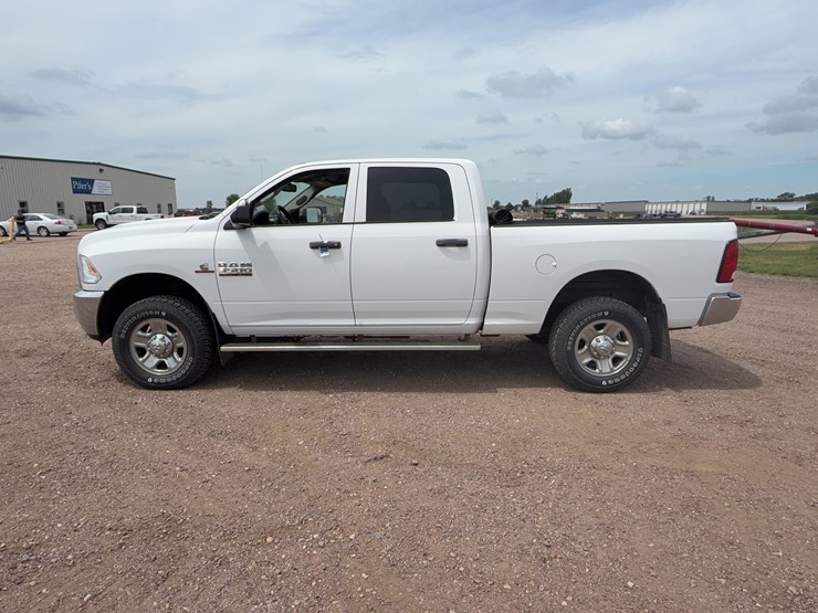 2015-dodge-3500-image-8