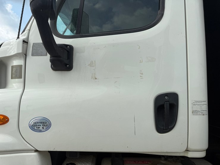 2016-freightliner-cascadia-125-image-17