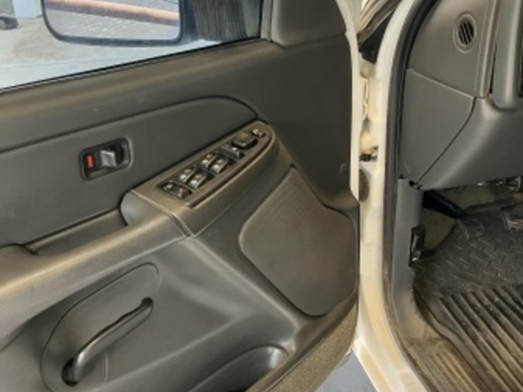 2005-gmc-sierra-2500hd-image-24