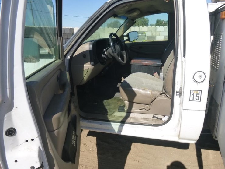 2003-chevrolet-silverado-2500hd-image-8