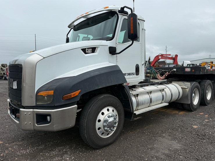 2013-caterpillar-ct660-image-1