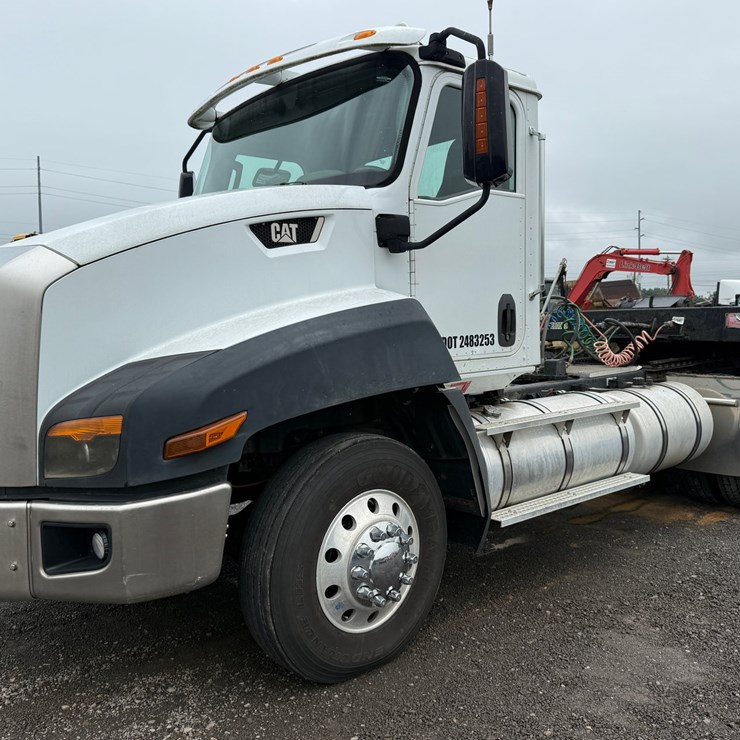 2013 CATERPILLAR CT660
