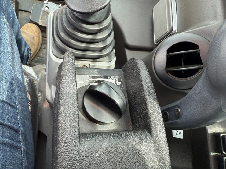 takeuchi-tb280fr-image-23