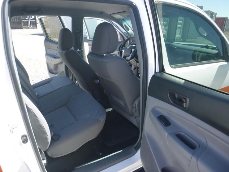 2013-toyota-tacoma-image-8
