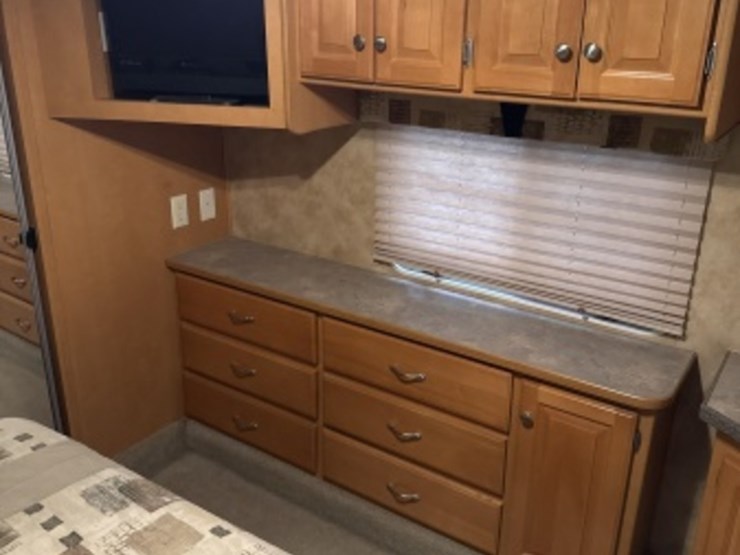 2008-heartland-cyclone-fifth-wheel-toyhauler-image-44