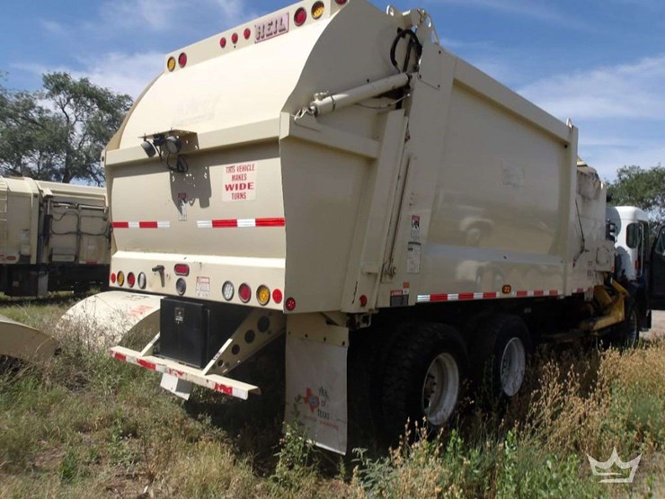 2016-peterbilt-320-image-13