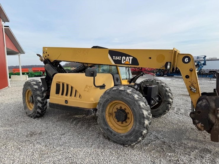 caterpillar-tl642-image-9