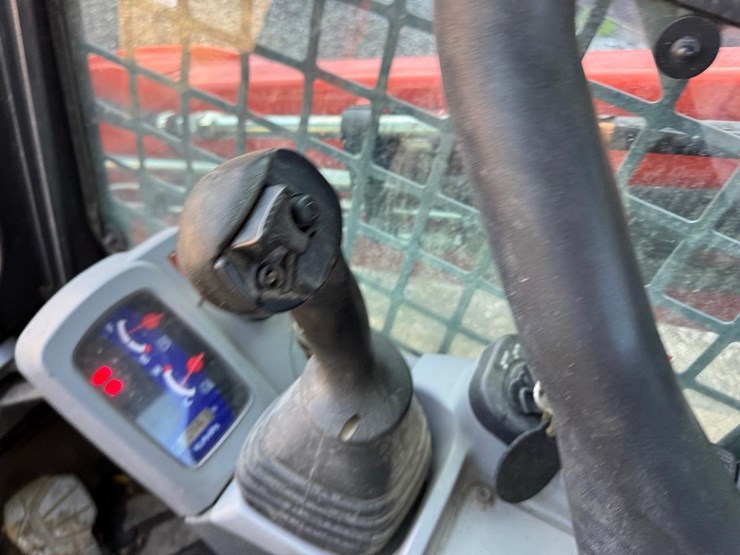 kubota-ssv65-image-27
