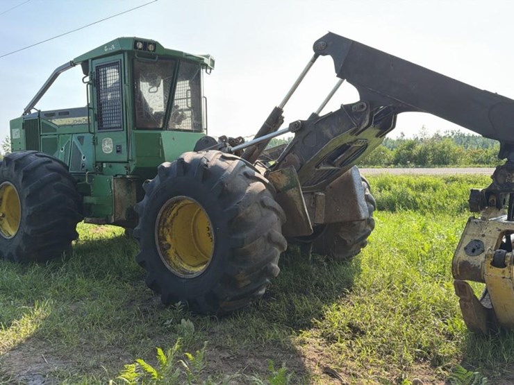 2015-deere-648l-image-3