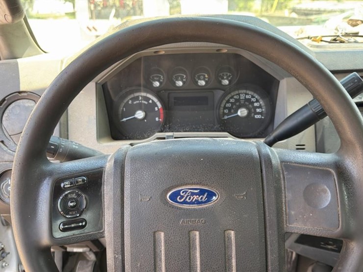 2013-ford-f550-image-31