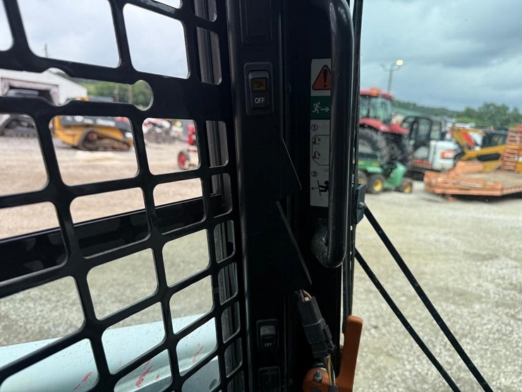2022-bobcat-t770-image-27