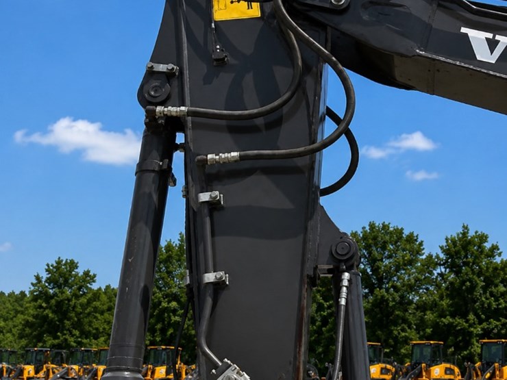 2021-volvo-ecr145el-image-4