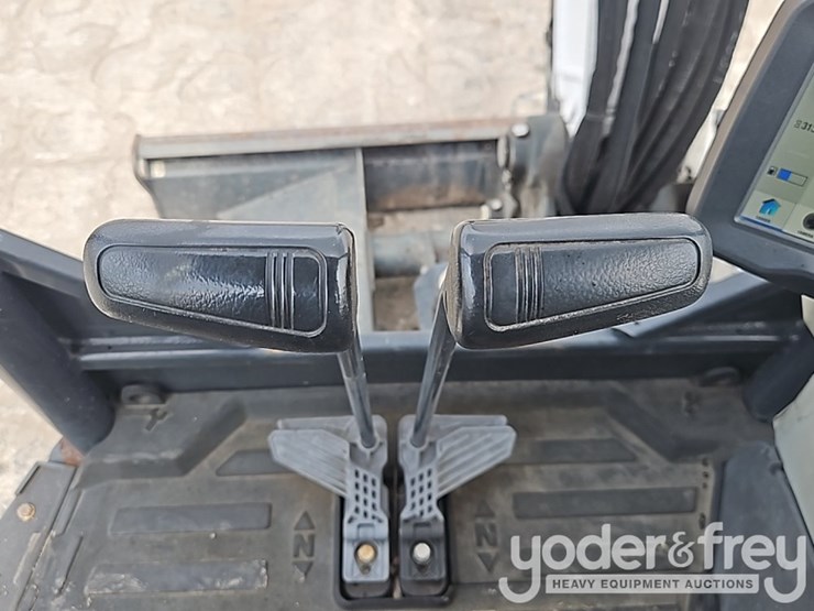 2022-bobcat-e32-image-38
