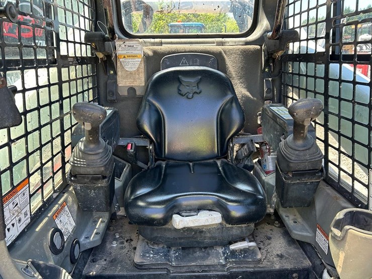 2017-bobcat-t750-image-19