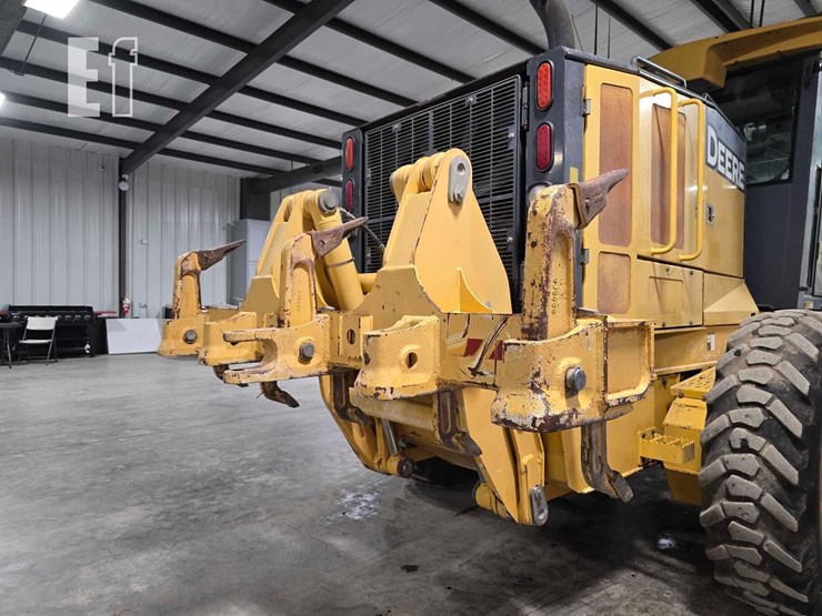 2011-deere-672g-image-11
