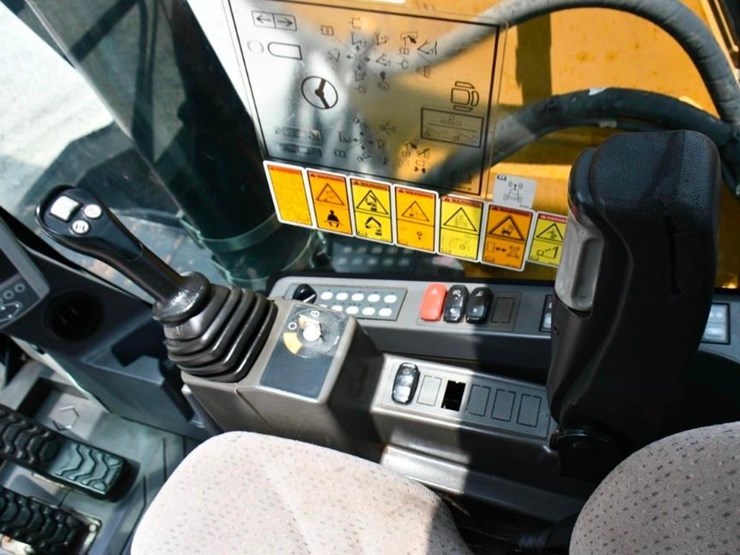 2019-caterpillar-m322f-image-12
