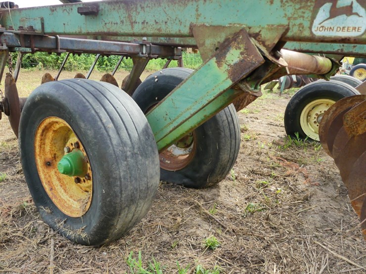 john-deere-235-image-8