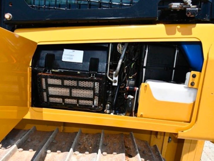 2020-caterpillar-d3k2-xl-image-9