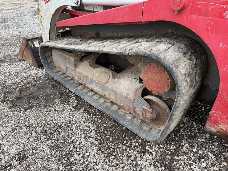 2011-takeuchi-tl240-image-17