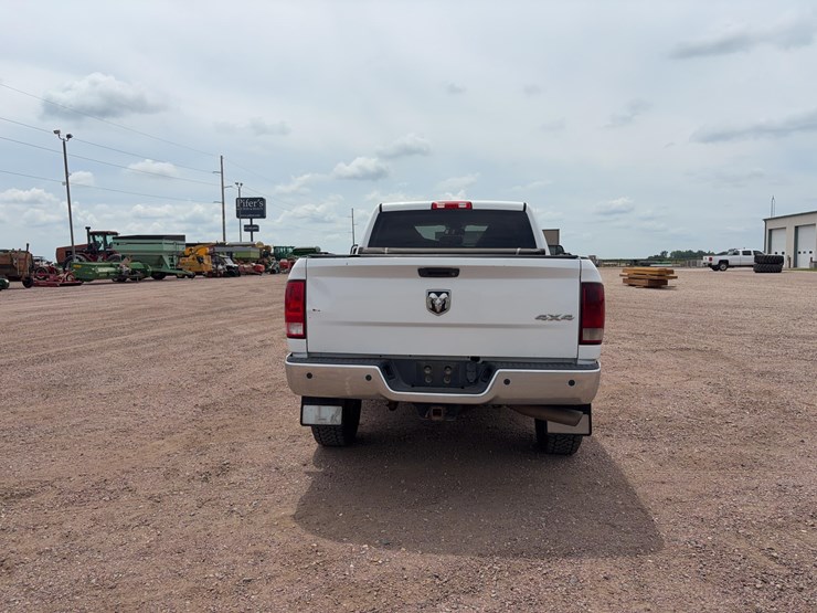 2015-dodge-3500-image-5