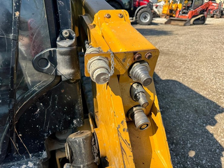 2017-caterpillar-249d-image-12