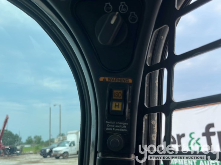 2022-bobcat-t870-image-36