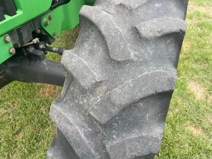 2004-john-deere-5520-image-30