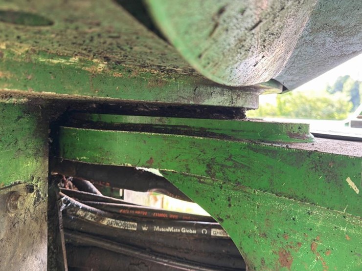 2015-deere-648l-image-35