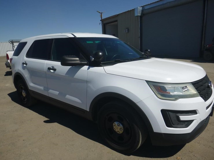 2016-ford-explorer-image-2