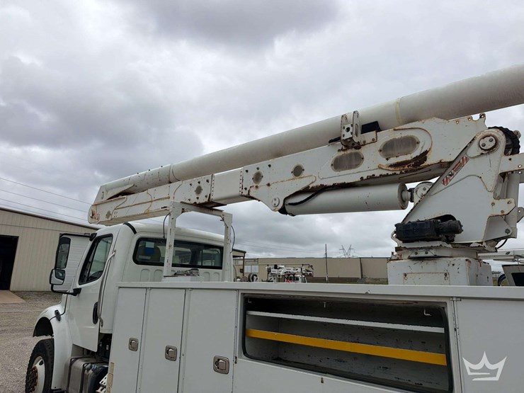 2016-freightliner-m2-106-image-40