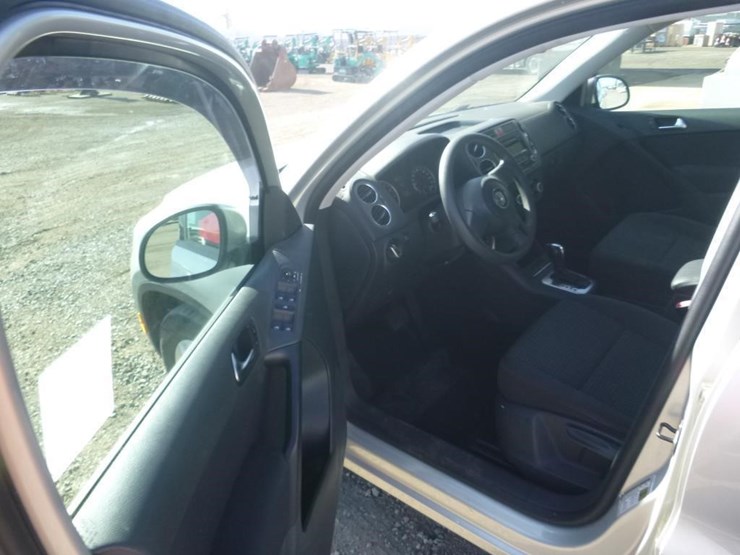2011-volkswagen-tiguan-image-5