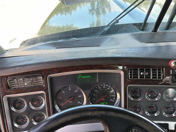 #127-•-2015-kenworth-log-truck-image-57