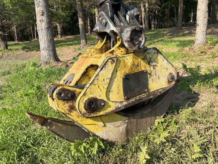 2015-deere-648l-image-10