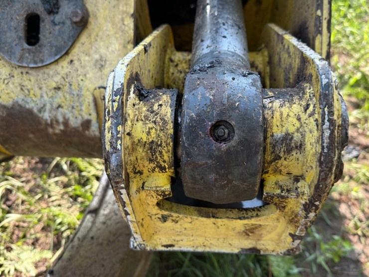 2015-deere-648l-image-17