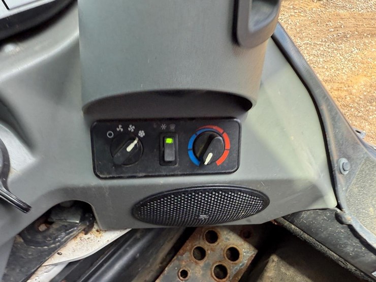 bobcat-s740-image-25