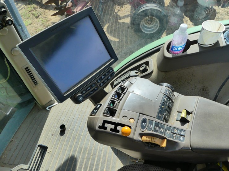 2015-john-deere-8295r-image-17