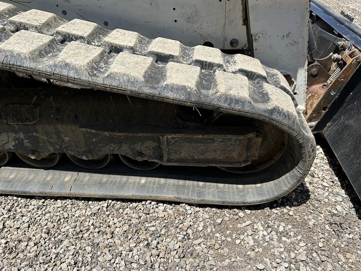 2017-bobcat-t750-image-14