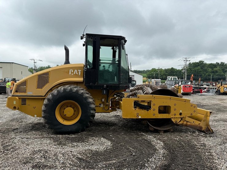 2011-caterpillar-cp56-image-5