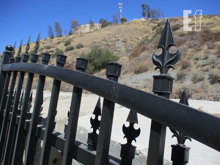 7'-x-20'-bi-parting-driveway-farm-gate-image-4