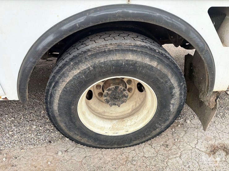 2018-international-durastar-4300-image-43